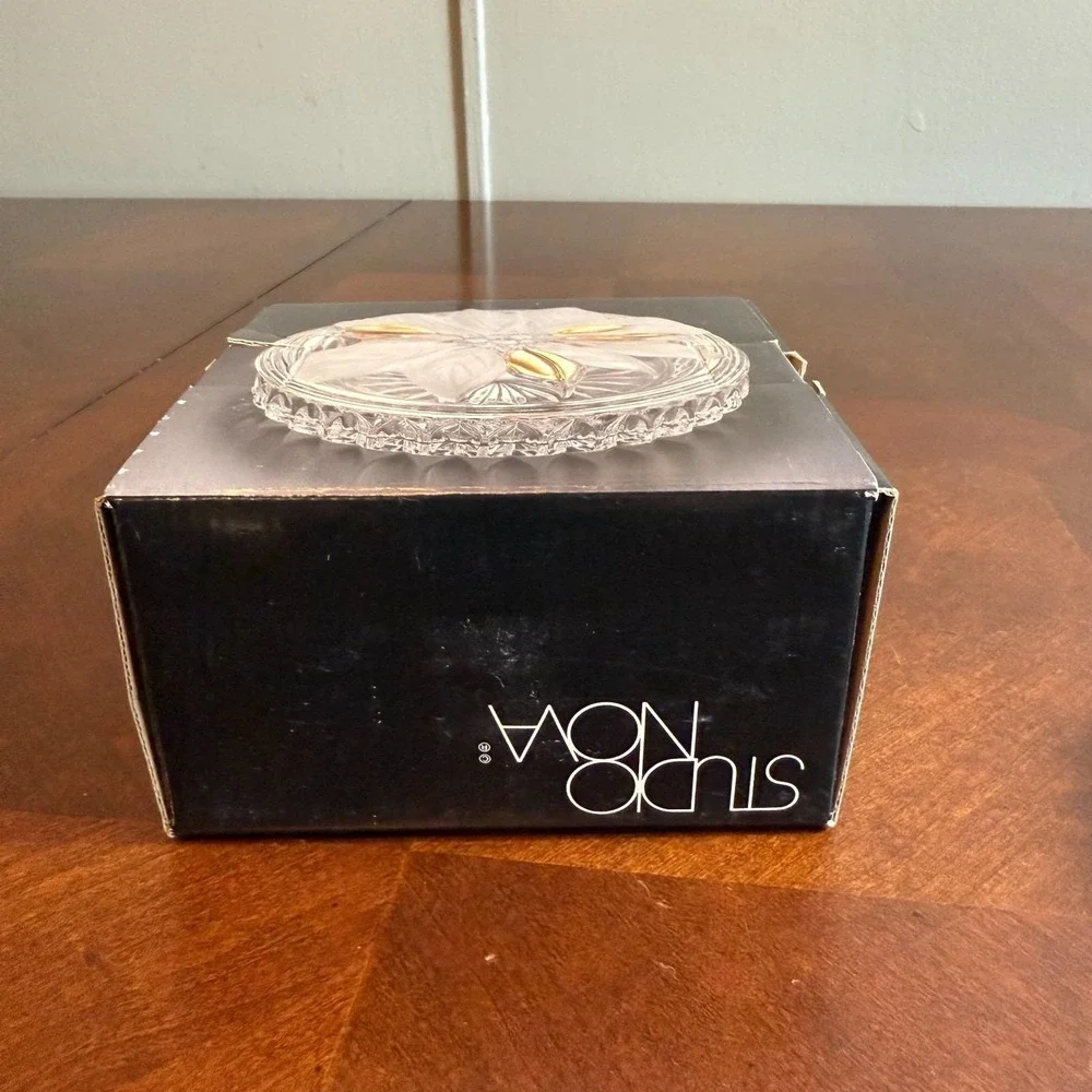 vtg Studio Nova Golden Poinsettia Round Covered Box Crystal Glass‎ Japan w/ Box